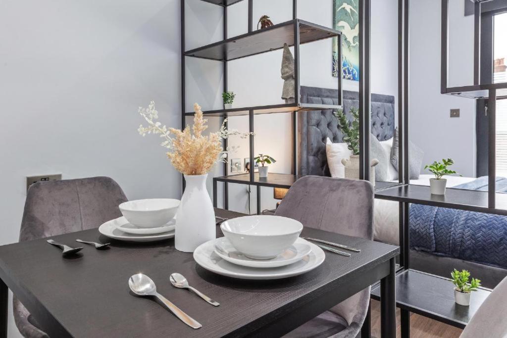 Serviced Golders Near London- 3 Apartment *