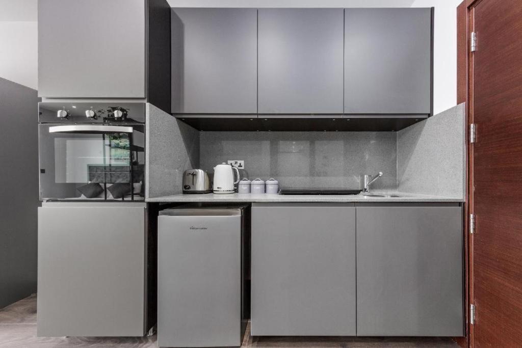 Apartment Serviced Golders Near London- 3