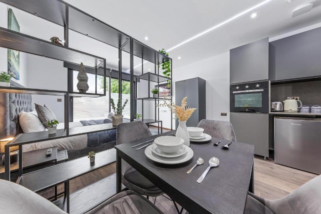 Apartment Serviced Golders Near London- 3 London
