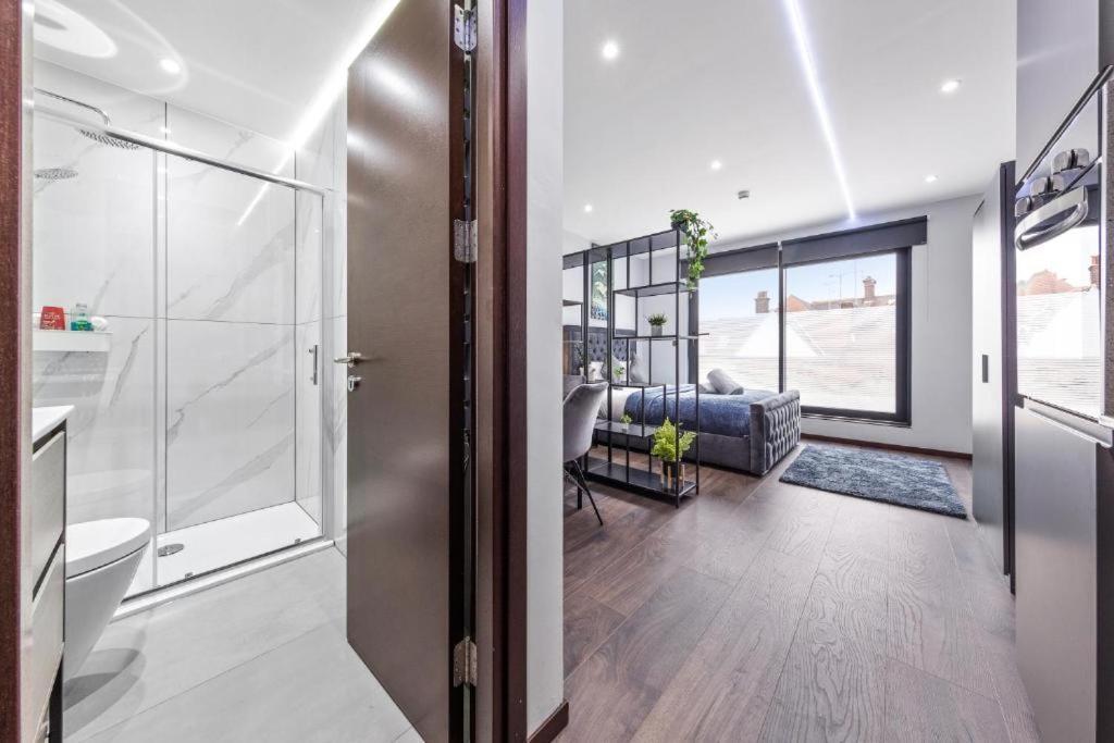 Serviced Golders Near London- 3 * London