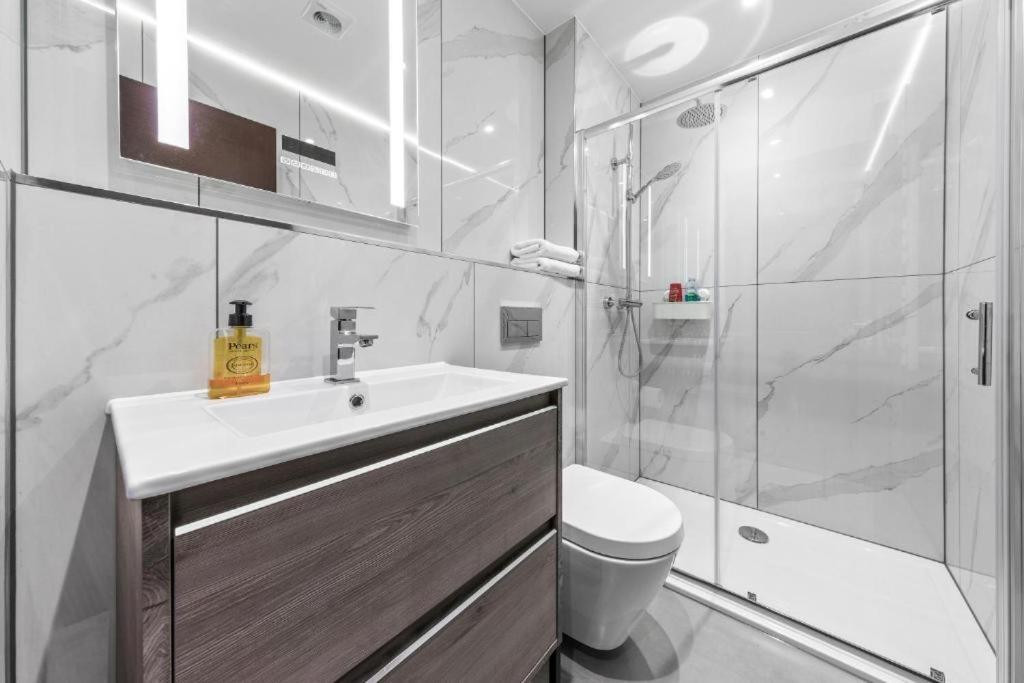 Serviced Golders Near London- 3 Apartment *